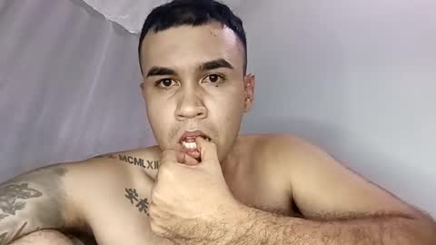 Snapshot of andreshot199604 chatting on 11/16/25, 11:32 Andrs holguin online show from 11/16/25, 11:32