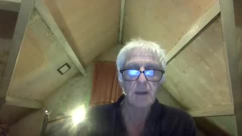 Snapshot of andrew160258 chatting on 04/18/26, 11:27 Andrew online show from 04/18/26, 11:27