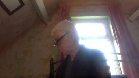 Snapshot of andrew160258 chatting on 04/21/26, 11:49 Andrew online show from 04/21/26, 11:49