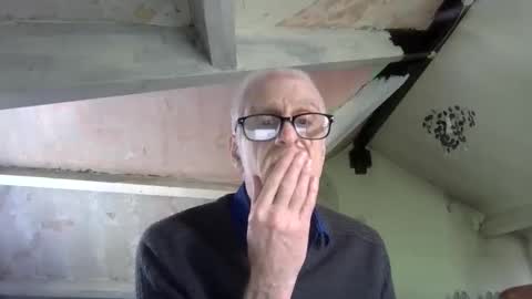 Snapshot of andrew160258 chatting on 05/08/26, 04:01 Andrew online show from 05/08/26, 04:01