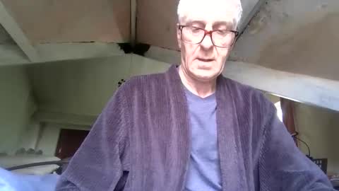 Snapshot of andrew160258 chatting on 05/17/26, 10:55 Andrew online show from 05/17/26, 10:55