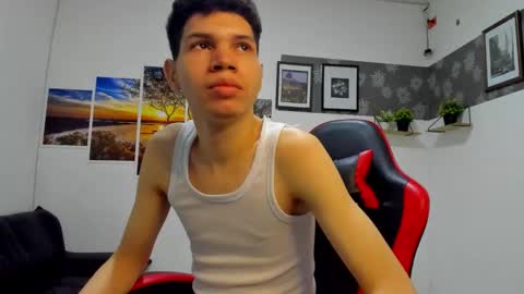 andrew_2811 online show from 10/22/25, 04:02