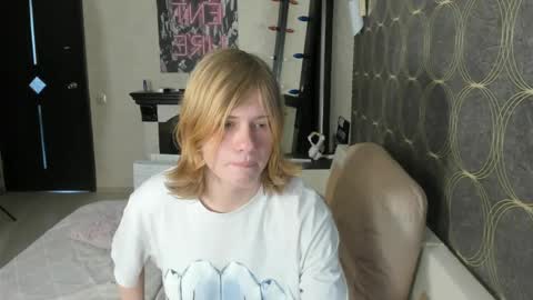 Snapshot of andrew_bolden chatting on 04/26/26, 11:52 Andrew online show from 04/26/26, 11:52