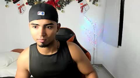 andrew_jonhes1 online show from 12/01/25, 11:26