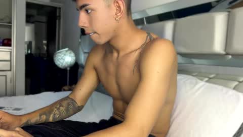Snapshot of andrew_twink18 chatting on 05/16/26, 09:13 Andrew M. online show from 05/16/26, 09:13