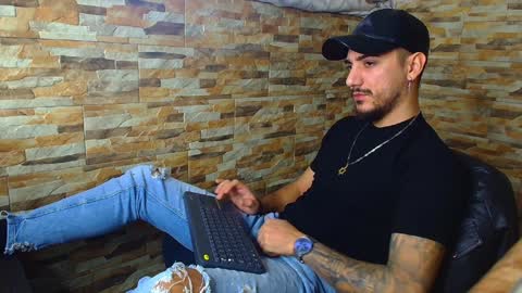Snapshot of andrewbanner chatting on 12/10/24, 07:58 MasterRomania online show from 12/10/24, 07:58