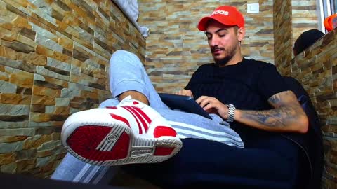 Snapshot of andrewbanner chatting on 12/12/24, 04:48 MasterRomania online show from 12/12/24, 04:48