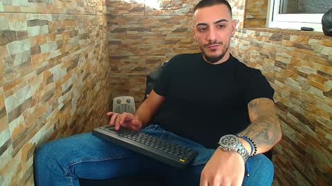 Snapshot of andrewbanner chatting on 12/14/24, 09:51 MasterRomania online show from 12/14/24, 09:51