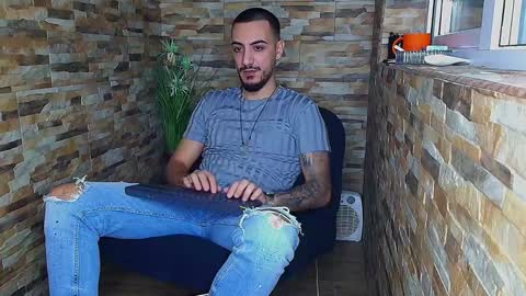 Snapshot of andrewbanner chatting on 12/16/24, 05:06 MasterRomania online show from 12/16/24, 05:06