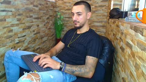 Snapshot of andrewbanner chatting on 12/19/24, 08:13 MasterRomania online show from 12/19/24, 08:13