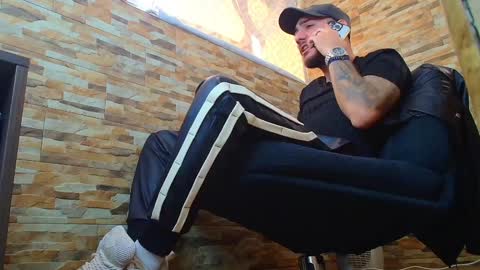 Snapshot of andrewbanner chatting on 12/20/24, 07:55 MasterRomania online show from 12/20/24, 07:55