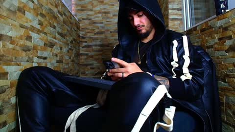 Snapshot of andrewbanner chatting on 12/21/24, 09:01 MasterRomania online show from 12/21/24, 09:01