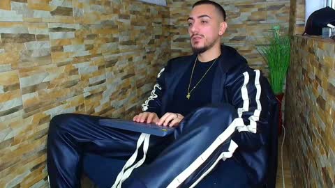 Snapshot of andrewbanner chatting on 12/24/24, 04:33 MasterRomania online show from 12/24/24, 04:33