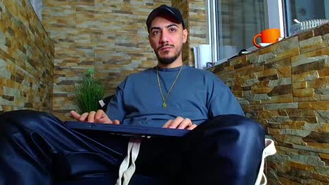 Snapshot of andrewbanner chatting on 12/28/24, 04:19 MasterRomania online show from 12/28/24, 04:19