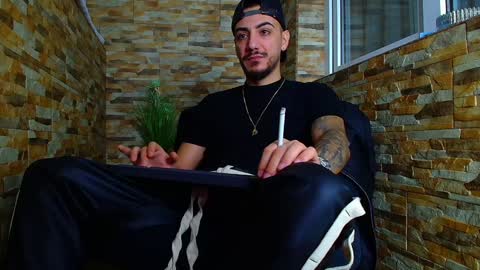 Snapshot of andrewbanner chatting on 12/29/24, 06:03 MasterRomania online show from 12/29/24, 06:03