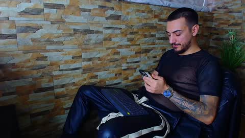 Snapshot of andrewbanner chatting on 01/04/25, 07:24 MasterRomania online show from 01/04/25, 07:24
