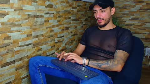 Snapshot of andrewbanner chatting on 01/08/25, 04:23 MasterRomania online show from 01/08/25, 04:23