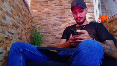 Snapshot of andrewbanner chatting on 01/08/25, 07:24 MasterRomania online show from 01/08/25, 07:24
