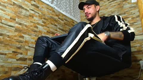 Snapshot of andrewbanner chatting on 01/12/25, 04:52 MasterRomania online show from 01/12/25, 04:52