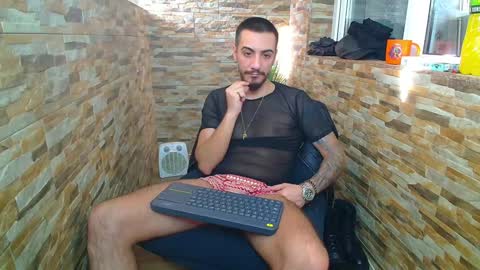 Snapshot of andrewbanner chatting on 01/13/25, 10:36 MasterRomania online show from 01/13/25, 10:36