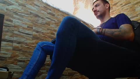 Snapshot of andrewbanner chatting on 01/14/25, 08:09 MasterRomania online show from 01/14/25, 08:09