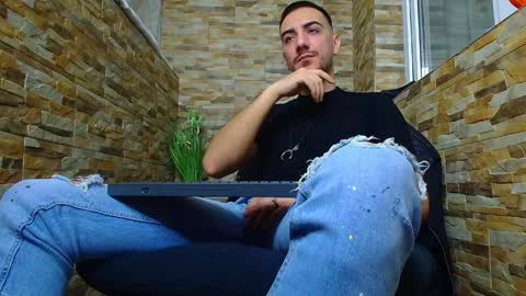Snapshot of andrewbanner chatting on 01/17/25, 05:00 MasterRomania online show from 01/17/25, 05:00