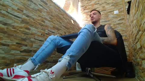 Snapshot of andrewbanner chatting on 01/17/25, 08:02 MasterRomania online show from 01/17/25, 08:02