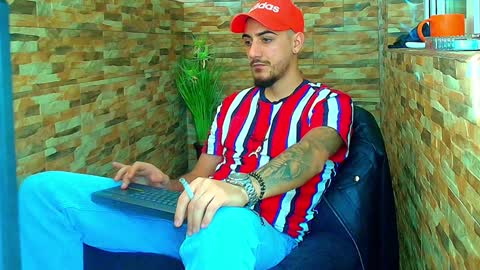 Snapshot of andrewbanner chatting on 01/19/25, 12:06 MasterRomania online show from 01/19/25, 12:06