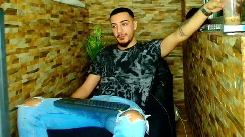 Snapshot of andrewbanner chatting on 01/20/25, 04:43 MasterRomania online show from 01/20/25, 04:43