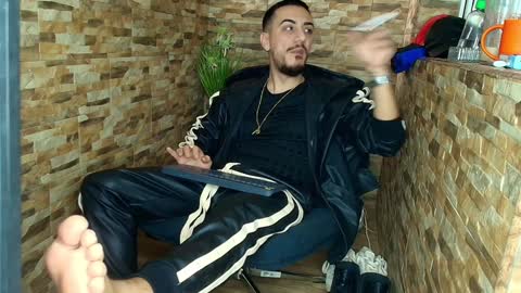 Snapshot of andrewbanner chatting on 01/21/25, 10:30 MasterRomania online show from 01/21/25, 10:30
