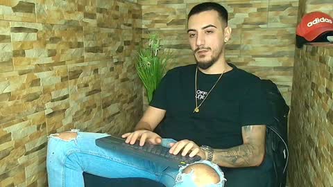 Snapshot of andrewbanner chatting on 01/22/25, 04:34 MasterRomania online show from 01/22/25, 04:34