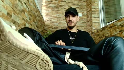 Snapshot of andrewbanner chatting on 01/22/25, 10:40 MasterRomania online show from 01/22/25, 10:40
