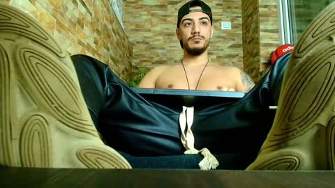 Snapshot of andrewbanner chatting on 01/23/25, 05:02 MasterRomania online show from 01/23/25, 05:02