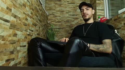 Snapshot of andrewbanner chatting on 01/25/25, 04:56 MasterRomania online show from 01/25/25, 04:56