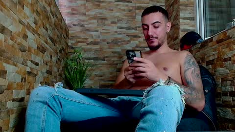 Snapshot of andrewbanner chatting on 02/02/25, 07:41 MasterRomania online show from 02/02/25, 07:41