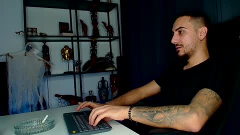 Snapshot of andrewbanner chatting on 02/03/25, 06:07 MasterRomania online show from 02/03/25, 06:07