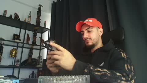 Snapshot of andrewbanner chatting on 02/05/25, 12:49 MasterRomania online show from 02/05/25, 12:49