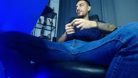 Snapshot of andrewbanner chatting on 02/07/25, 05:20 MasterRomania online show from 02/07/25, 05:20