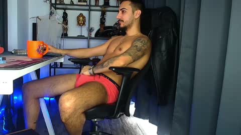 Snapshot of andrewbanner chatting on 02/11/25, 08:26 MasterRomania online show from 02/11/25, 08:26