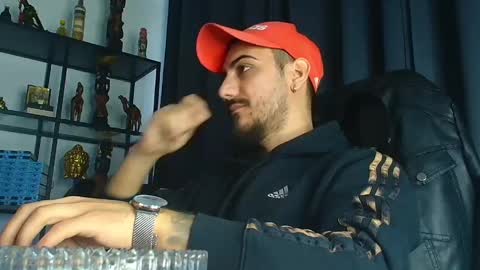 Snapshot of andrewbanner chatting on 02/18/25, 05:42 MasterRomania online show from 02/18/25, 05:42