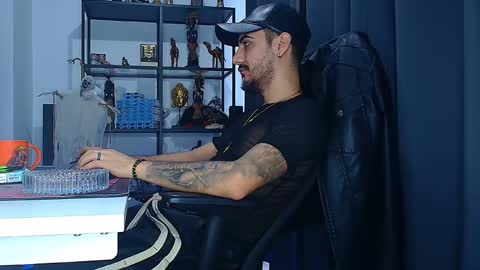 Snapshot of andrewbanner chatting on 02/19/25, 06:00 MasterRomania online show from 02/19/25, 06:00