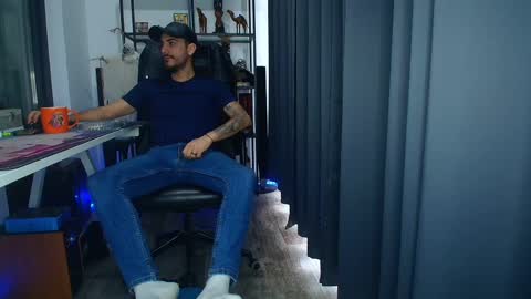 Snapshot of andrewbanner chatting on 02/21/25, 06:29 MasterRomania online show from 02/21/25, 06:29