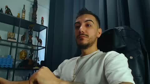 Snapshot of andrewbanner chatting on 02/25/25, 05:52 MasterRomania online show from 02/25/25, 05:52