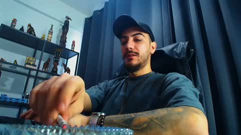 Snapshot of andrewbanner chatting on 03/05/25, 06:33 MasterRomania online show from 03/05/25, 06:33