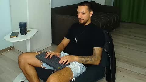Snapshot of andrewbanner chatting on 09/22/25, 03:19 MasterRomania online show from 09/22/25, 03:19