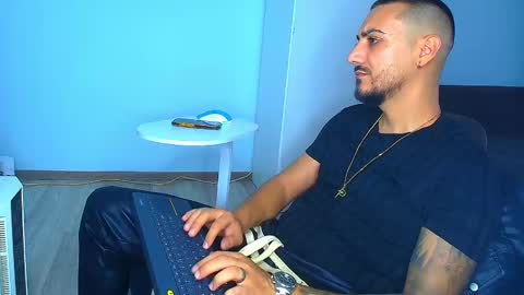 Snapshot of andrewbanner chatting on 09/26/25, 05:22 MasterRomania online show from 09/26/25, 05:22