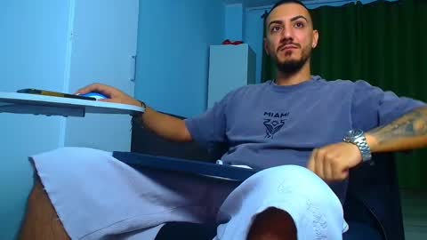 Snapshot of andrewbanner chatting on 09/27/25, 04:06 MasterRomania online show from 09/27/25, 04:06