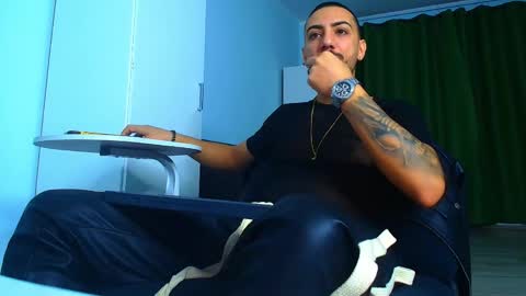 Snapshot of andrewbanner chatting on 09/29/25, 05:12 MasterRomania online show from 09/29/25, 05:12