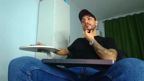 Snapshot of andrewbanner chatting on 10/08/25, 07:17 MasterRomania online show from 10/08/25, 07:17