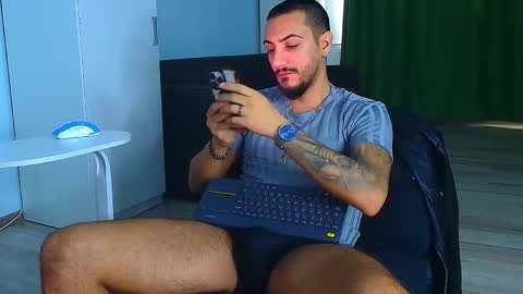 Snapshot of andrewbanner chatting on 10/10/25, 06:01 MasterRomania online show from 10/10/25, 06:01